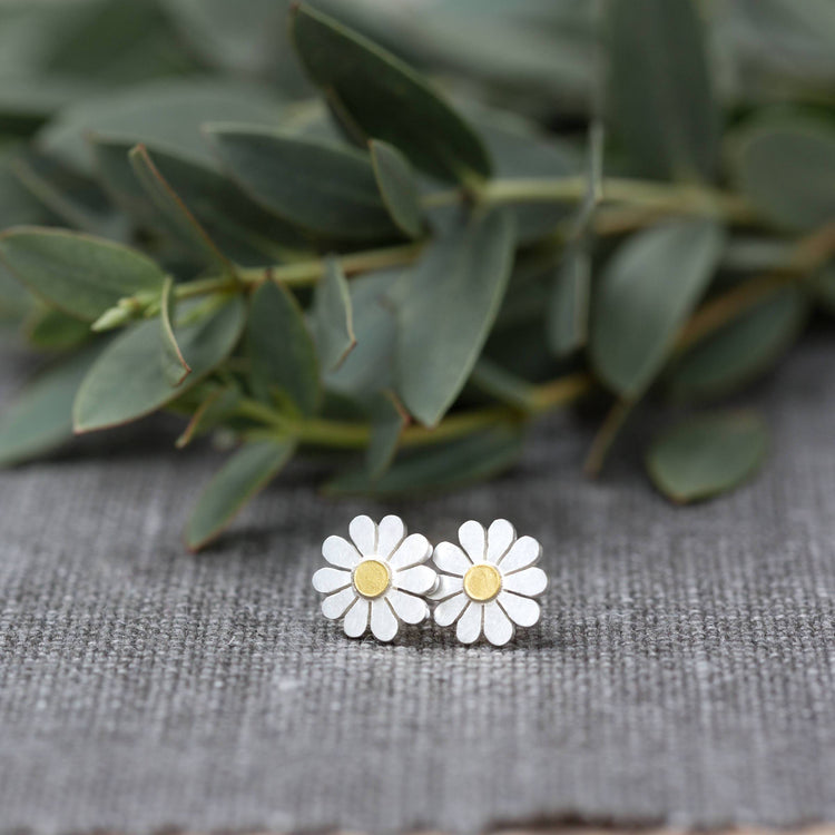 teeny daisy earrings by diana greenwood