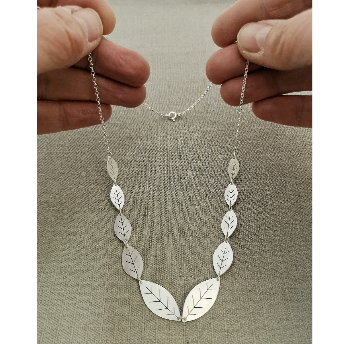 Silver leaf hotsell necklace paparazzi